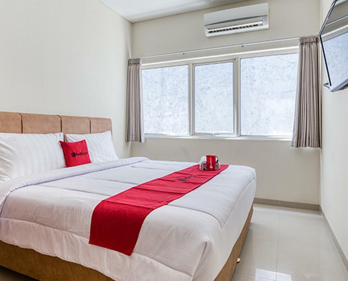 Reddoorz Near Ciputra World 3 Guest house