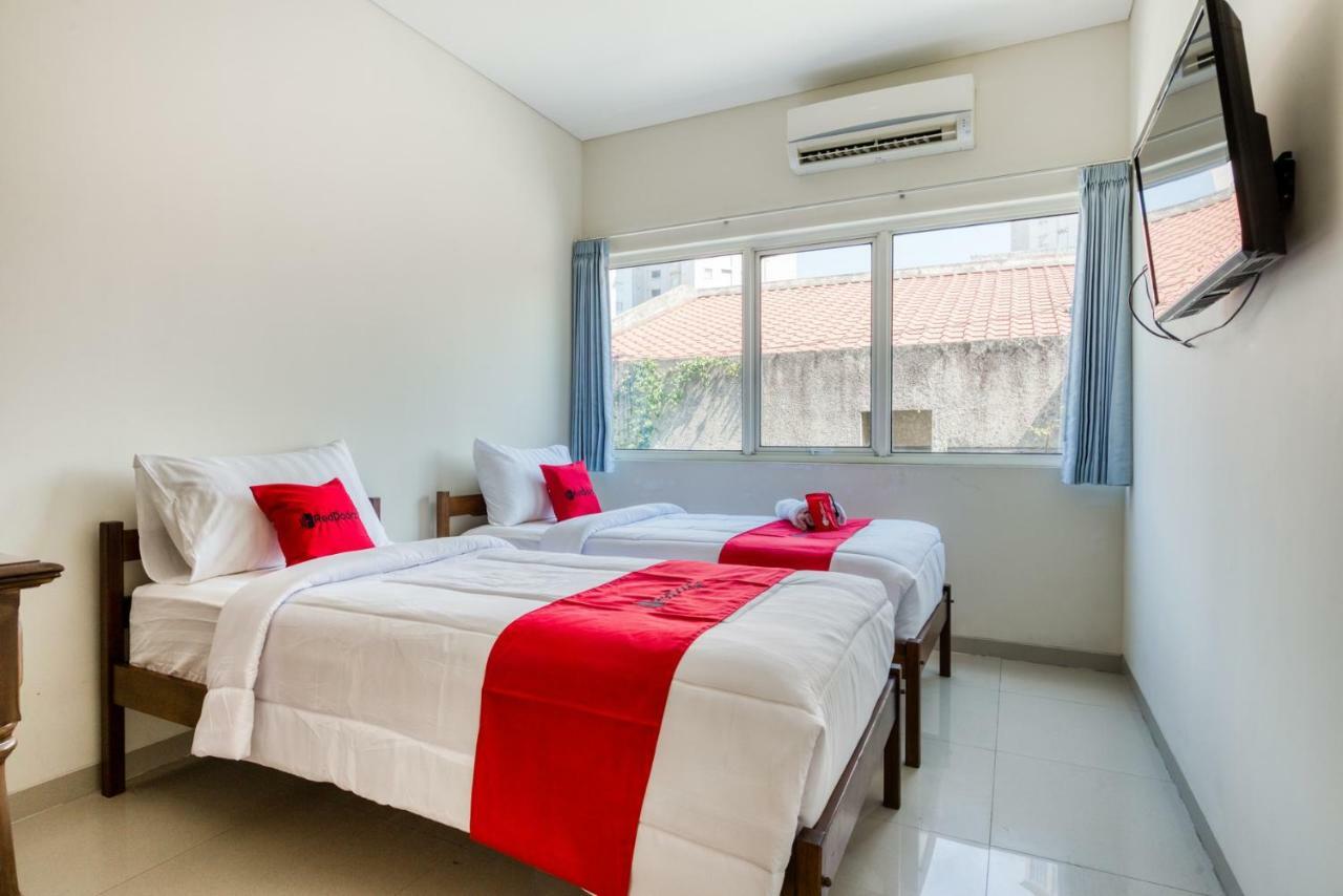 Reddoorz Near Ciputra World 3 Guest house Surabaya