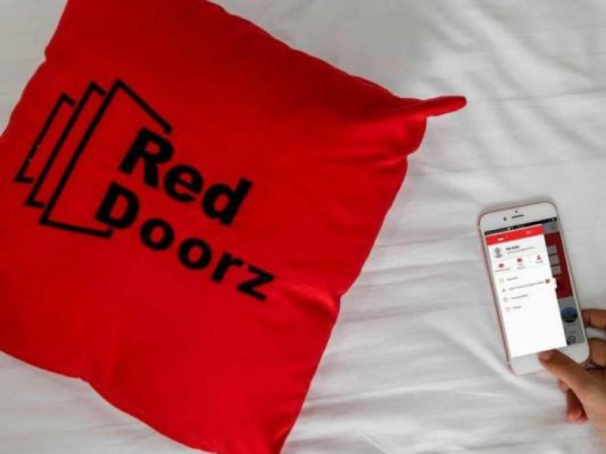Reddoorz Near Ciputra World 3 Guest house Surabaya